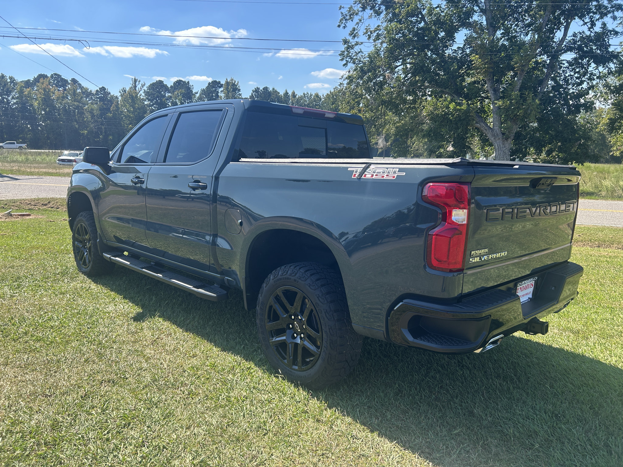 Used 2025 Chevrolet Silverado 1500 LT Trail Boss w/ Convenience Package II AWD/4WD image 9