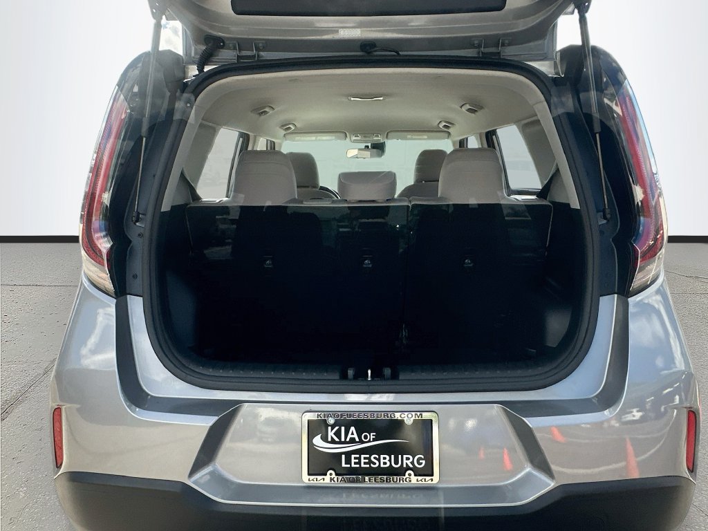 Used 2025 Kia Soul LX w/ LX Technology Package FWD image 23