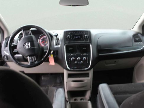 Used 2014 Dodge Grand Caravan SE FWD image 8
