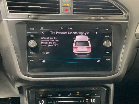 Used 2022 Volkswagen Tiguan SE R-Line FWD image 11