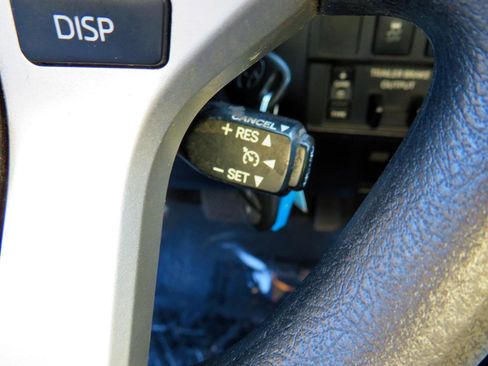 Used 2016 Toyota Tundra SR5 w/ SR5 Upgrade Package AWD/4WD image 30