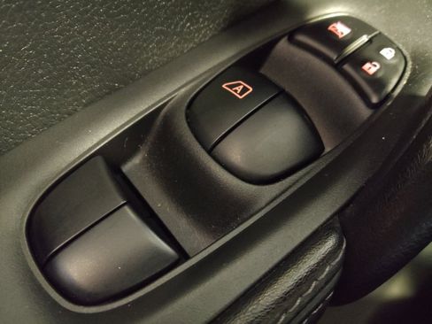 Used 2020 Nissan Rogue Sport SV image 27