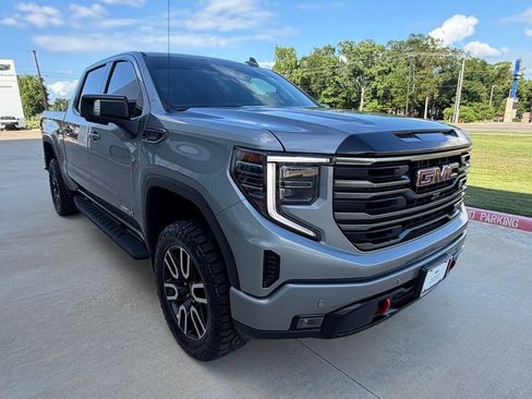 Used 2025 GMC Sierra 1500 AT4 w/ AT4 Premium Package AWD/4WD image 9
