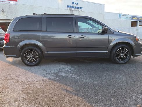 Used 2017 Dodge Grand Caravan GT image 12