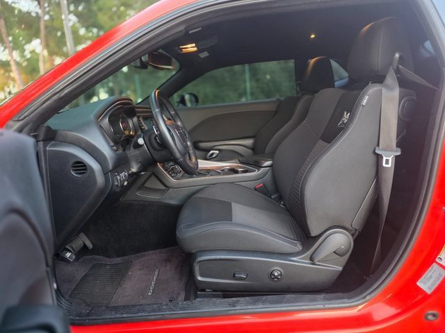 Used 2016 Dodge Challenger SXT w/ Driver Convenience Group RWD image 34