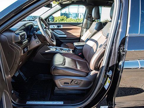 Used 2023 Ford Explorer King Ranch w/ Technology Package image 16