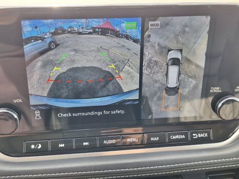 Used 2023 Nissan Rogue Platinum w/ Platinum Premium Package image 16