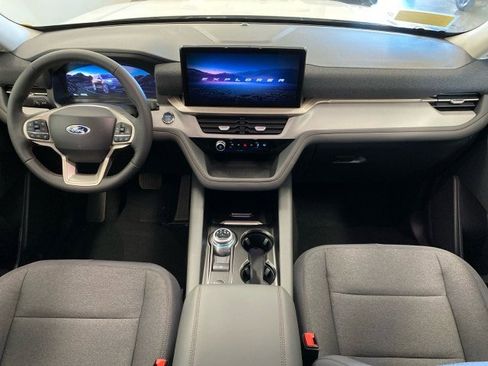 New 2025 Ford Explorer Active image 10