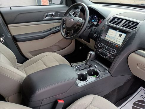 Used 2019 Ford Explorer XLT w/ Equipment Group 201A AWD/4WD image 17