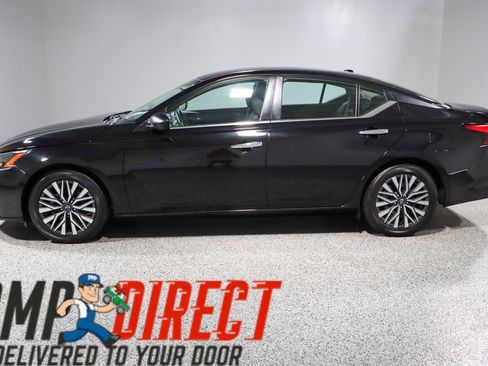 Used 2024 Nissan Altima 2.5 SV FWD image 10