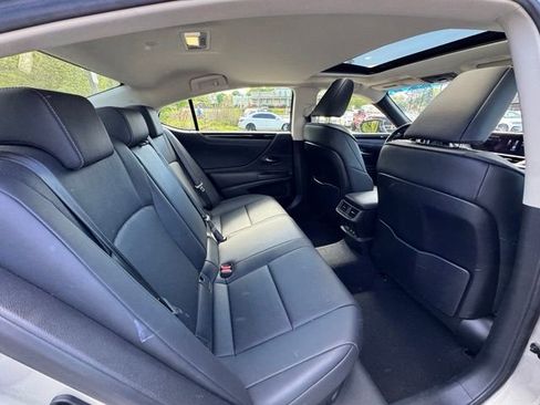Used 2019 Lexus ES 300h w/ Premium Package FWD image 13
