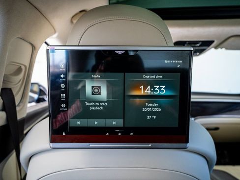 Used 2020 Bentley Flying Spur W12 image 57