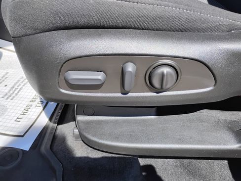 Used 2023 Chevrolet Traverse LT FWD image 22
