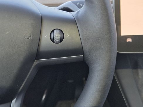 Used 2023 Tesla Model Y Long Range AWD/4WD image 29