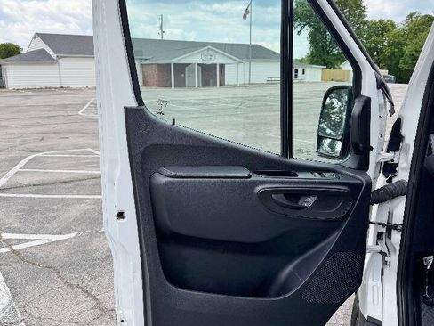 Used 2021 Mercedes-Benz Sprinter 3500 w/ Driver Convenience Package image 9