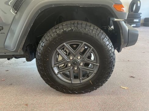 Certified 2025 Jeep Wrangler Sport S image 27