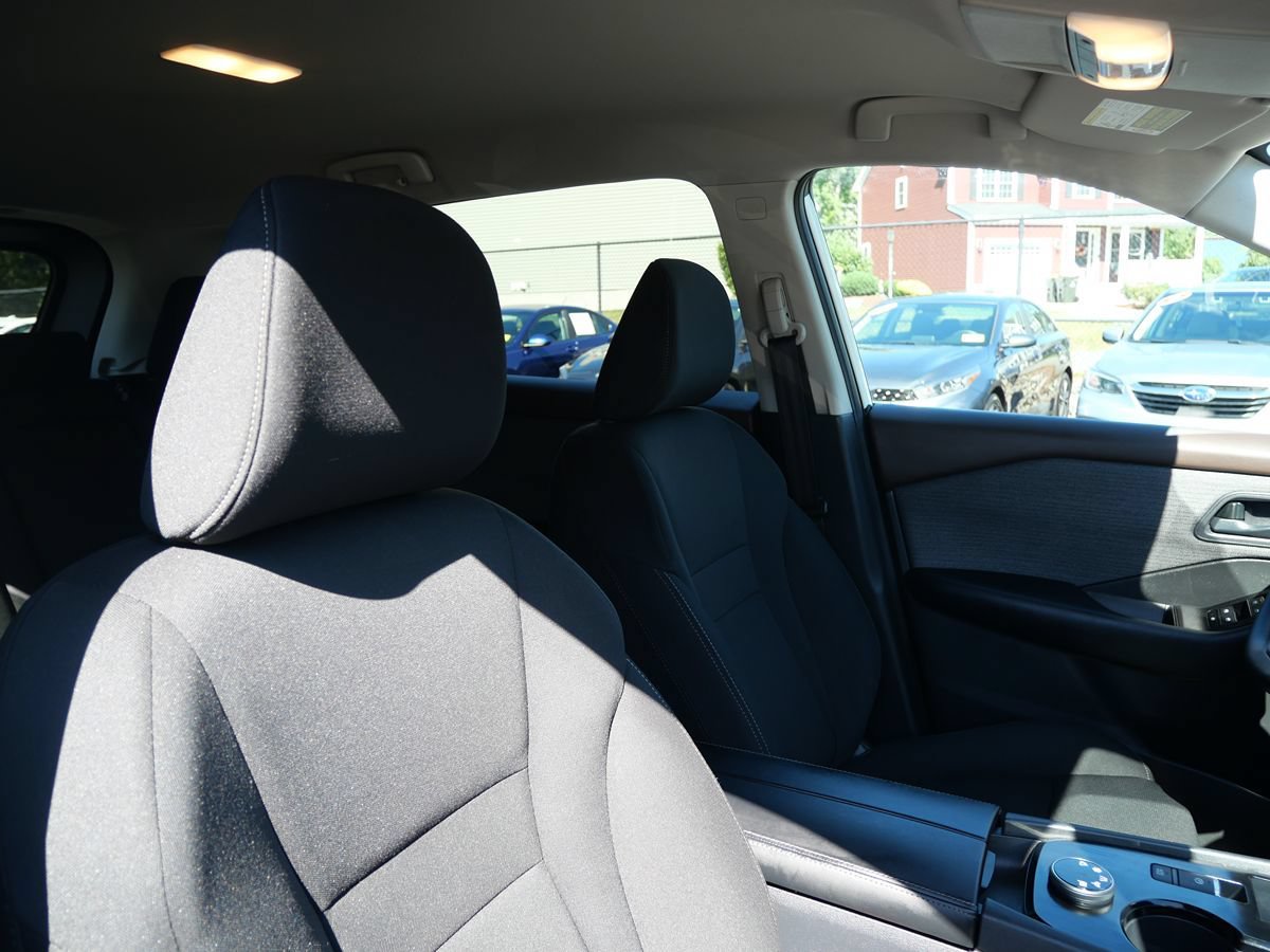 Used 2023 Nissan Rogue S AWD/4WD image 17