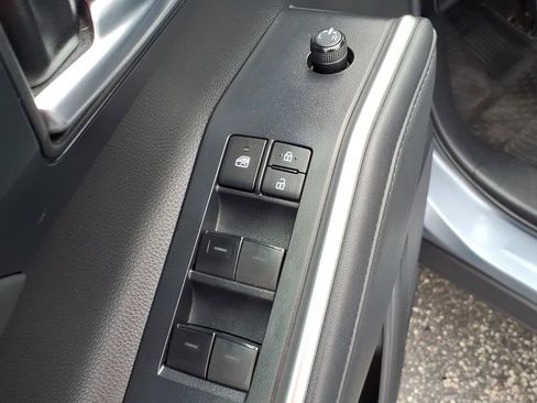 Used 2022 Toyota Highlander XLE AWD/4WD image 14