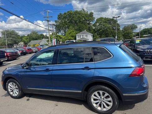 Used 2018 Volkswagen Tiguan SE w/ Panoramic Sunroof Package AWD/4WD image 8
