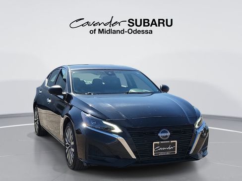 Used 2025 Nissan Altima 2.5 SV FWD image 1