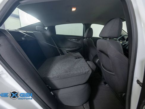 Used 2023 Chevrolet Malibu RS FWD image 34