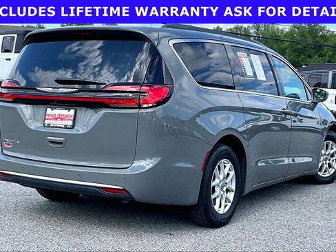 Used 2022 Chrysler Pacifica Touring-L FWD image 10