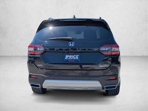 Used 2023 Honda Pilot Touring image 6