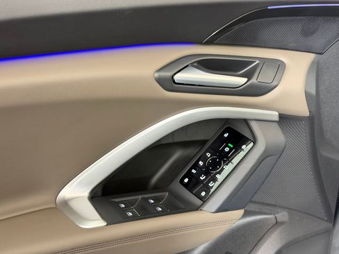 Used 2025 Audi Q5 Premium w/ Convenience Package image 14