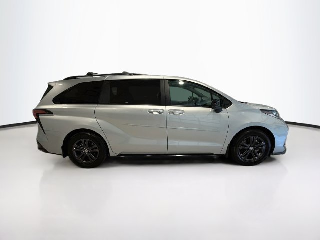 Certified 2025 Toyota Sienna XSE AWD/4WD image 7