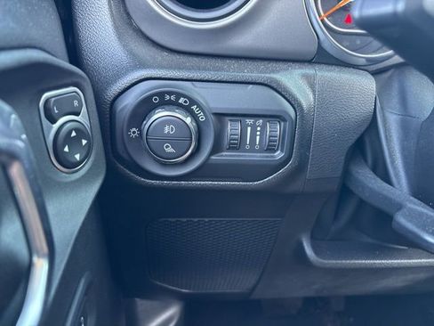 Used 2022 Jeep Gladiator Willys image 23