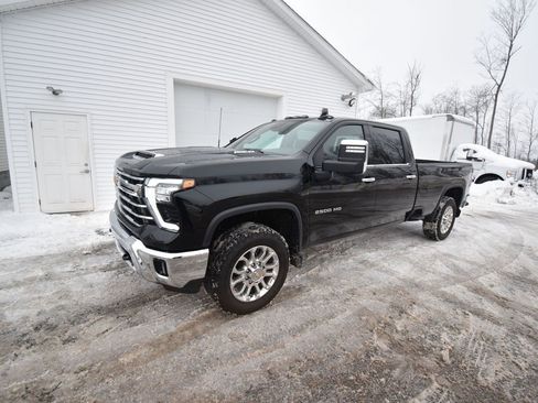 Used 2025 Chevrolet Silverado 2500 LTZ w/ LTZ Convenience Package image 7