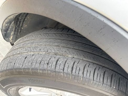 Used 2015 Ford Explorer FWD image 18