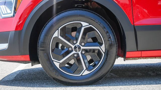 Certified 2025 Kia Niro EX FWD image 11