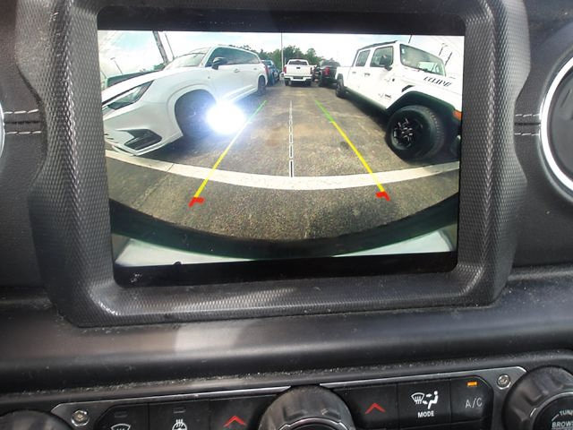 Used 2022 Jeep Wrangler Unlimited Sahara w/ Cold Weather Group AWD/4WD image 18