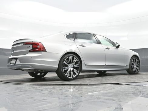 Used 2025 Volvo S90 B6 Ultra w/ Lounge Package image 23