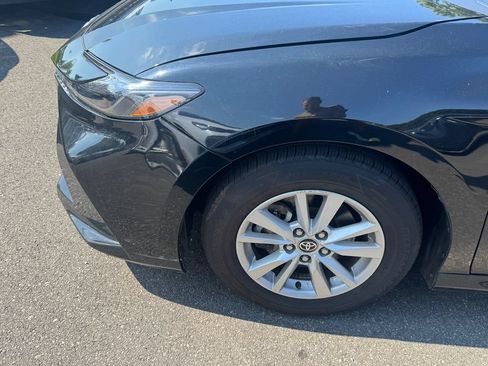 Used 2025 Toyota Camry SE FWD image 9