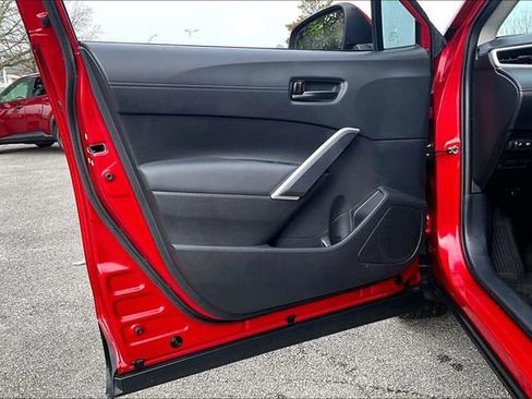 Used 2023 Toyota Corolla Cross LE image 17