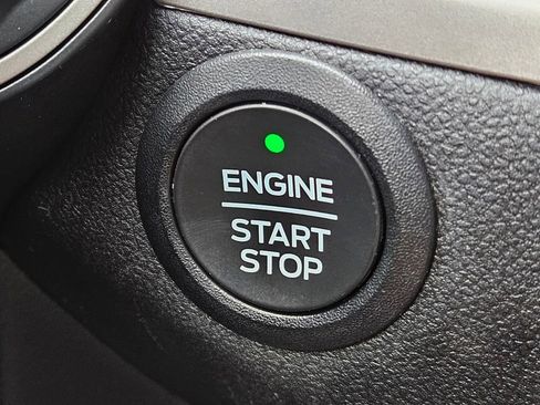 Used 2022 Ford Escape SE image 24