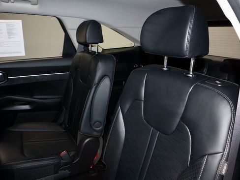 Used 2025 Kia Sorento EX image 23