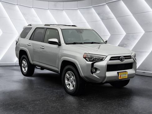 Used 2022 Toyota 4Runner SR5 image 8