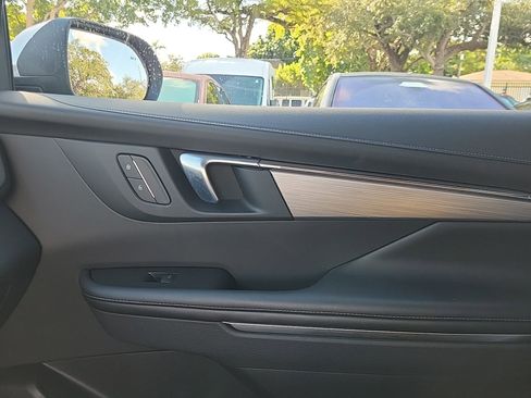 Used 2025 Buick Enclave Preferred w/ Power Package image 34