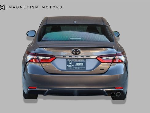 Used 2022 Toyota Camry SE FWD image 8
