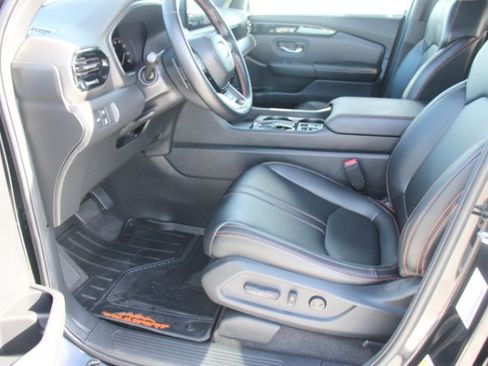 Used 2024 Honda Pilot TrailSport image 12