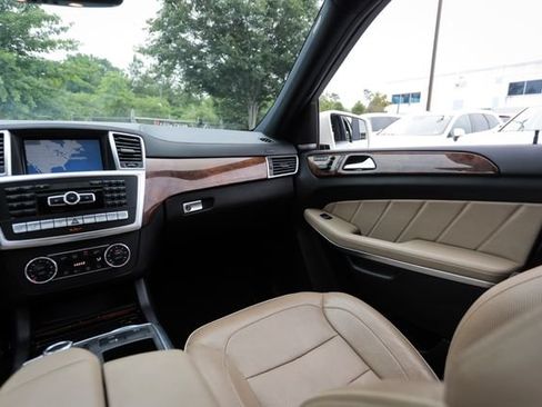 Used 2013 Mercedes-Benz GL 550 4MATIC image 41