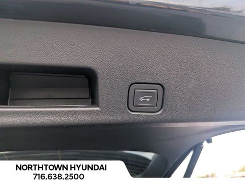 Used 2025 Chevrolet Traverse LT image 37