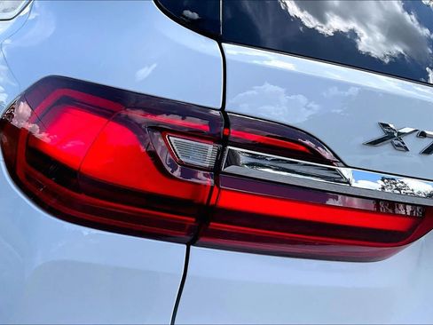 Used 2021 BMW X7 xDrive40i w/ Executive Package 2 AWD/4WD image 29