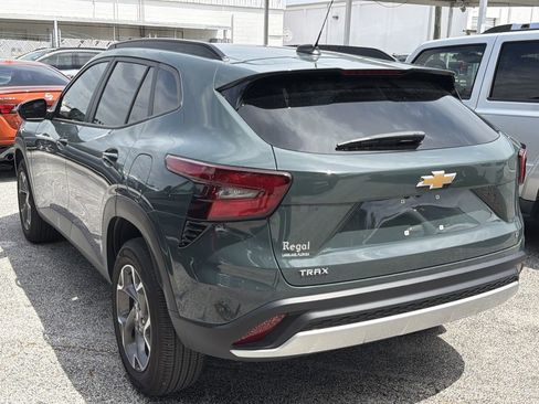 Used 2025 Chevrolet Trax LT FWD image 8
