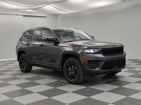 New 2025 Jeep Grand Cherokee Altitude image 1