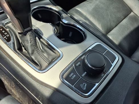 Used 2020 Jeep Grand Cherokee Limited AWD/4WD image 32