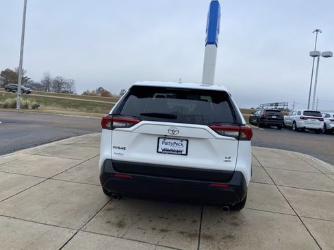 Used 2024 Toyota RAV4 LE image 9